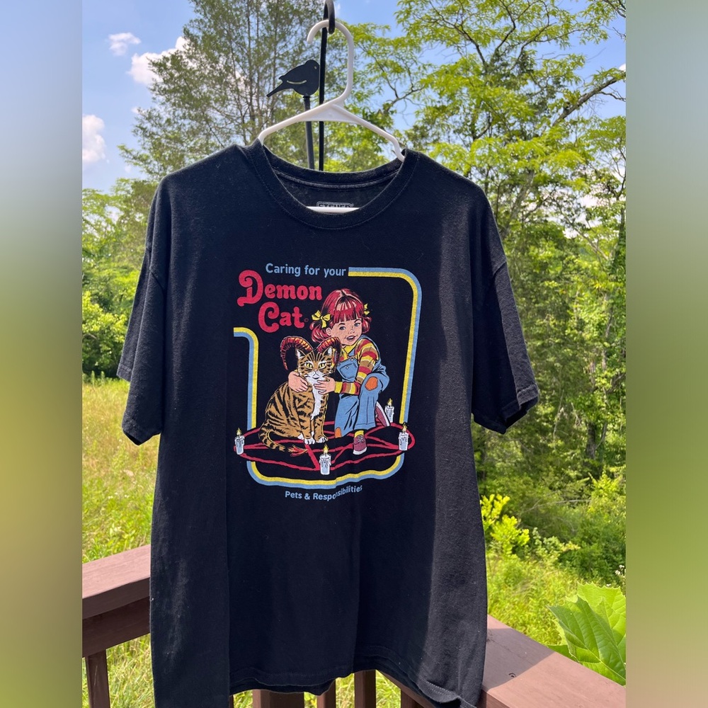 UNISEX VINTAGE SPOOKY CAT TEE.